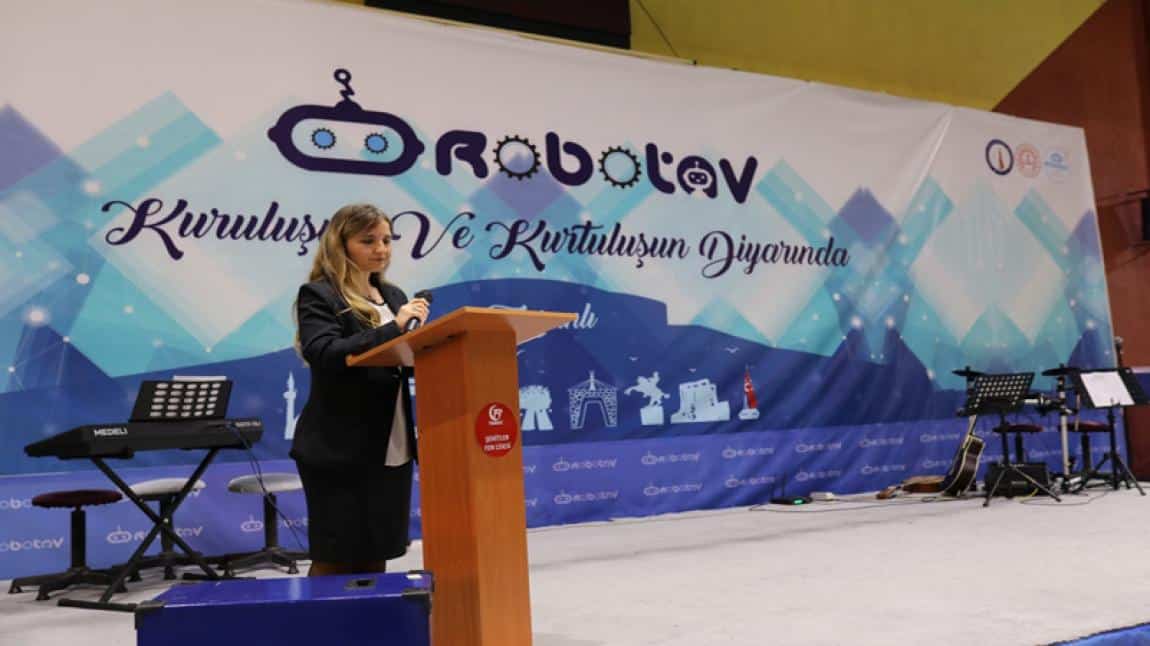 ULUSAL ROBOTAV 2023 ROBOT YARIŞMALARI ÖDÜL TÖRENİNDEN KESİTLER